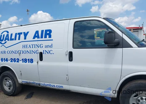 2018 Chevrolet Express 2500 Work Van z USA, uszkodzony, nr VIN 1GCWGAFP9J1337987